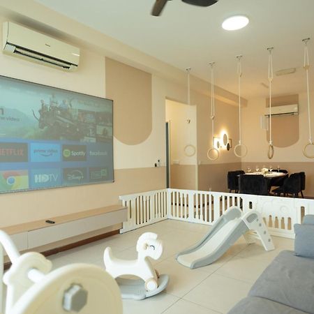 Fantasy Funland Retreat By The Only Bnb Tanjung Tokong Екстер'єр фото